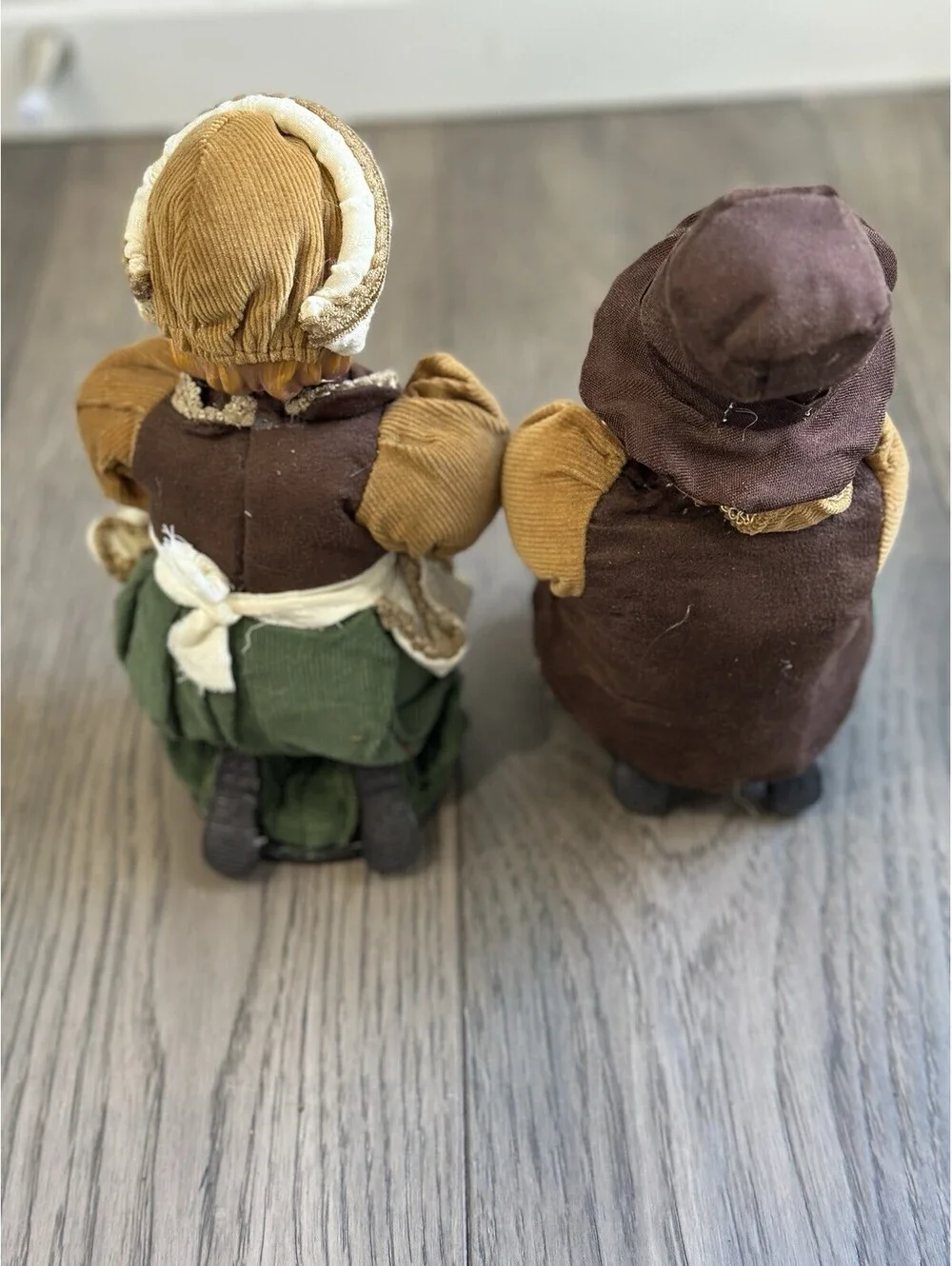 Cracker Barrel “family Editions” Thanksgiving Pilgrim Boy And Girl Praying 9”